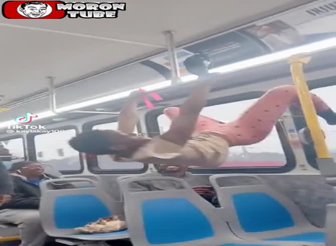 Video :She acts strangely when using public transportation